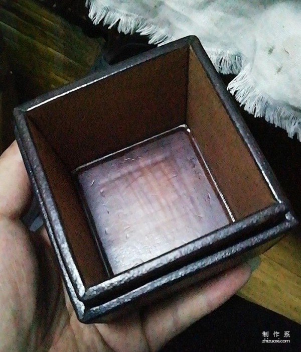 Leather box made by horse stitching