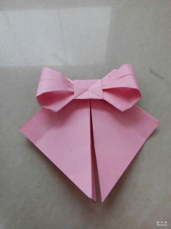 DIY origami illustrated tutorial for simple paper bows