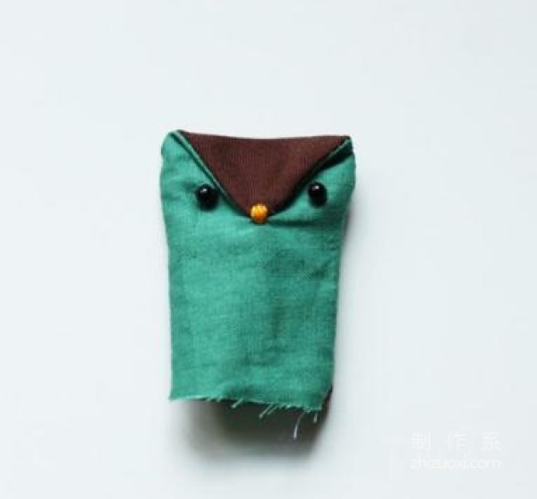 A small fabric owl doll that can be used as a keychain or pendant