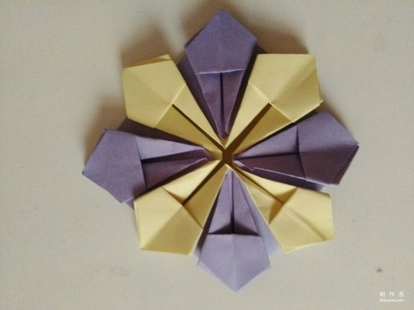 Very simple origami tutorial with beautiful blue paper flowers.