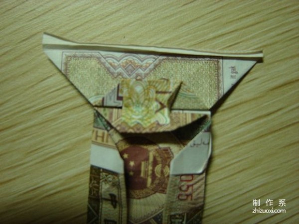 Illustrated tutorial for DIY handmade origami camera toys using RMB or US dollar banknotes