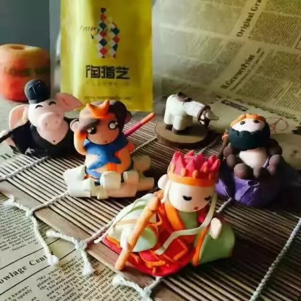 DIY childrens handicraft workshop shares cute cartoon polymer clay series