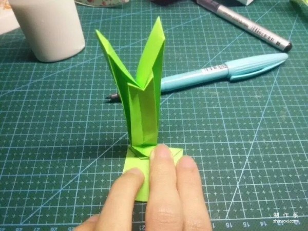 Origami sapling, a budding handmade origami making method