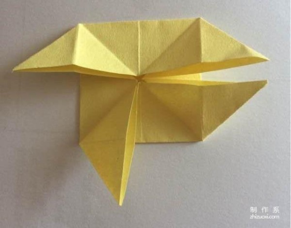 Simple and beautiful handmade origami method of paper box with sunflower petals