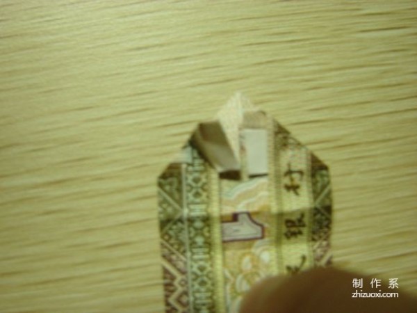 Illustrated tutorial for DIY handmade origami camera toys using RMB or US dollar banknotes