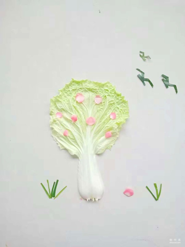 How to make a collage using leaves and Chinese cabbage leaves