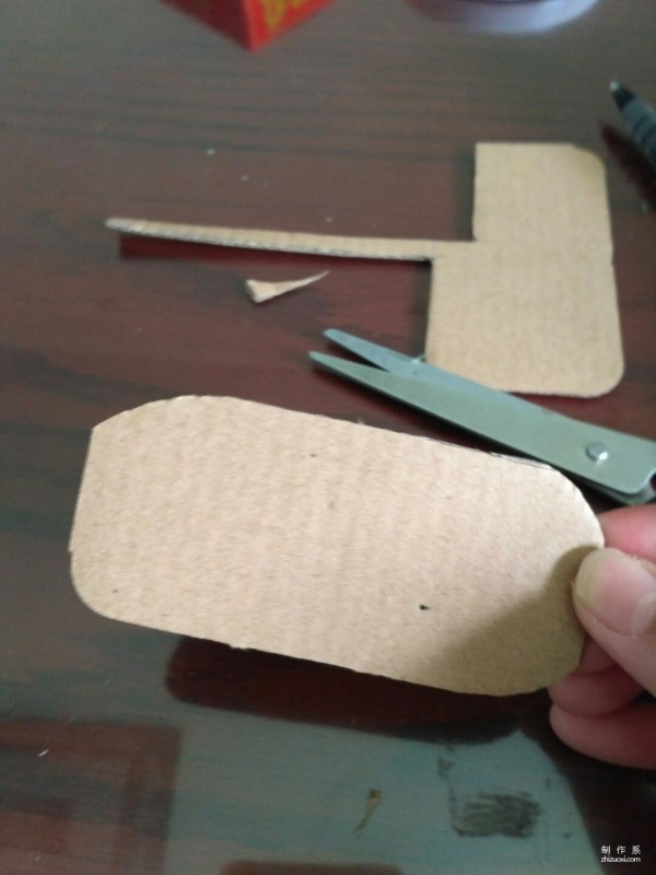 Illustration of the manual origami method of kraft paper packaging bags