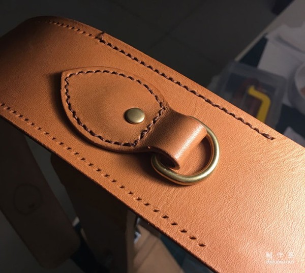 The production process of Hermès classic saddle bag