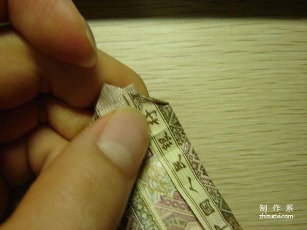 Illustrated tutorial for DIY handmade origami camera toys using RMB or US dollar banknotes