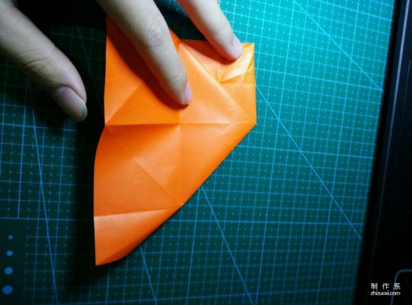 Origami method of folding a paper bird, real-life tutorial on origami of a small kingfisher