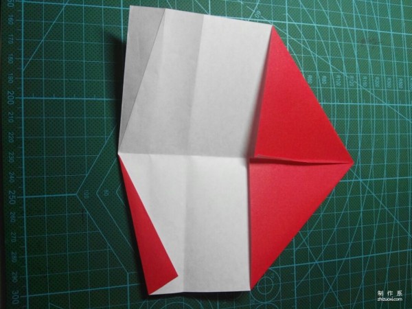 Illustrated tutorial on the origami method of the cute little fox