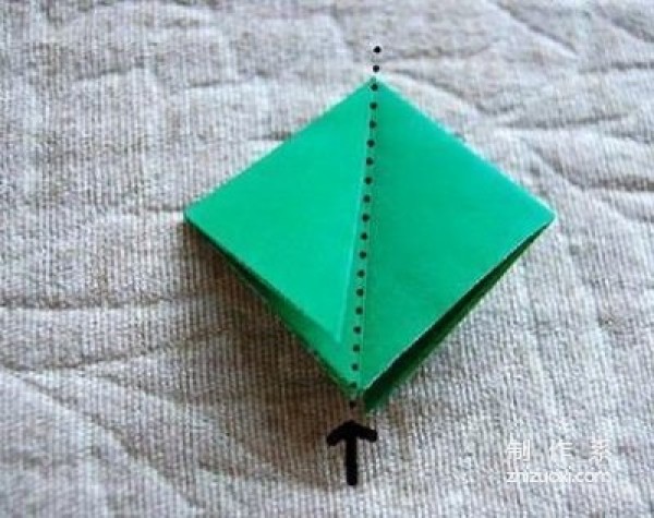 Teach you how to fold a three-dimensional four-leaf clover origami illustration