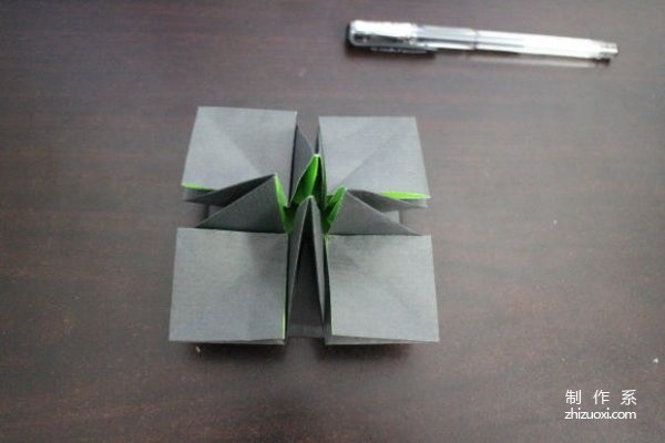 A very creative graphic tutorial on origami Nike logo