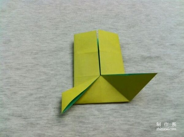 A complete tutorial on how to make origami toads and frogs