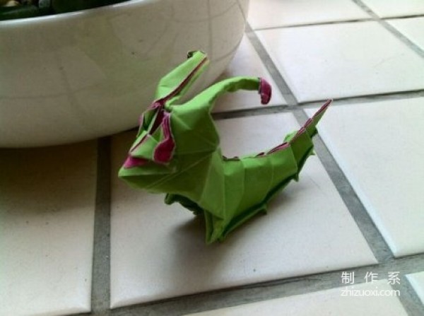 Illustrated origami tutorial to teach you how to fold a flower-thousand-bone sugar baby insect