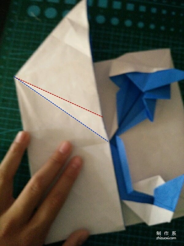 Detailed illustrated tutorial on hand-made origami of creative origami flat dragon pattern