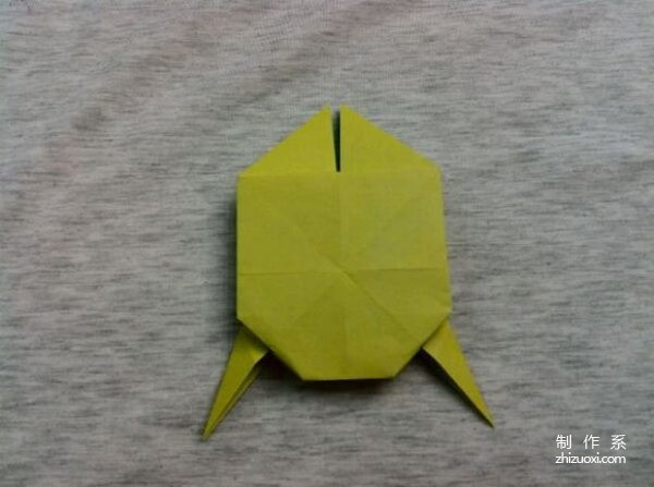 A complete tutorial on how to make origami toads and frogs