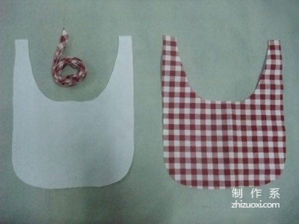 Detailed tutorial on the innovative double-sided bibs. Mothers who are handy may wish to take a look at how to make bibs.