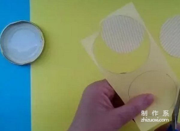 Simple DIY method for children to make butterfly patterns by hand