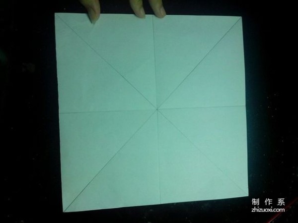 A real-life illustrated tutorial on how to make Aiswan paper box origami