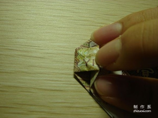 Illustrated tutorial for DIY handmade origami camera toys using RMB or US dollar banknotes