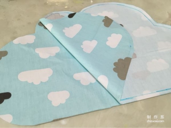 A super cute cloud pillow, a practical pillow made of handmade fabrics for home use