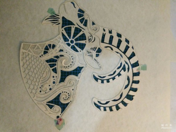 Tutorial on hand-carving pattern of paper-cut Capricorn handmade lampshade