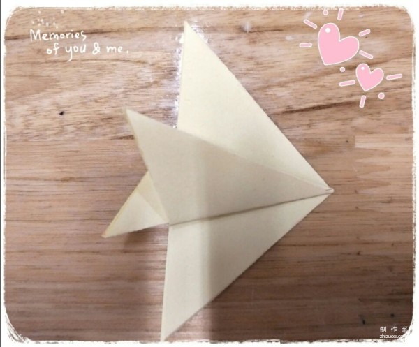 Illustrated tutorial for DIY origami fish