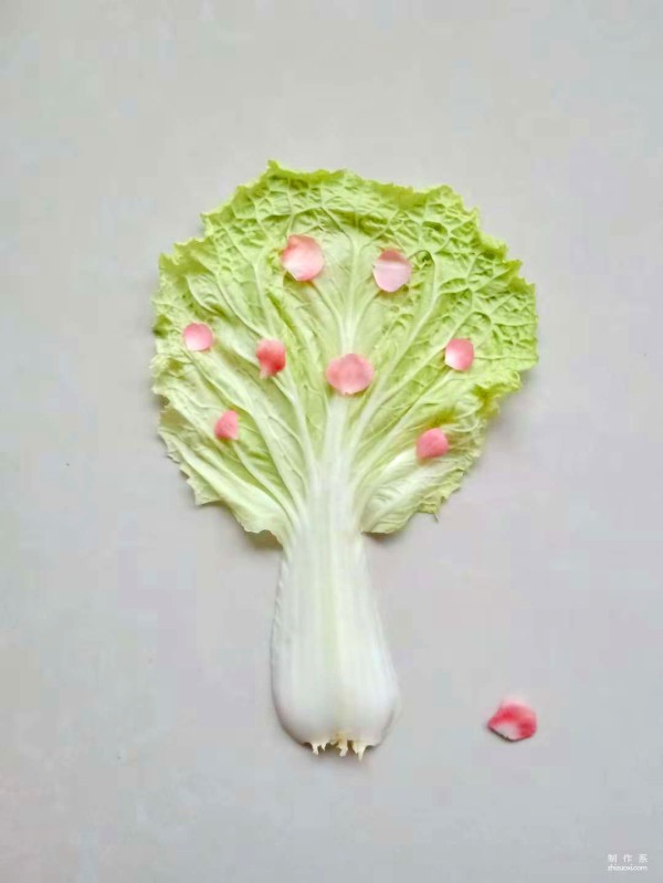 How to make a collage using leaves and Chinese cabbage leaves