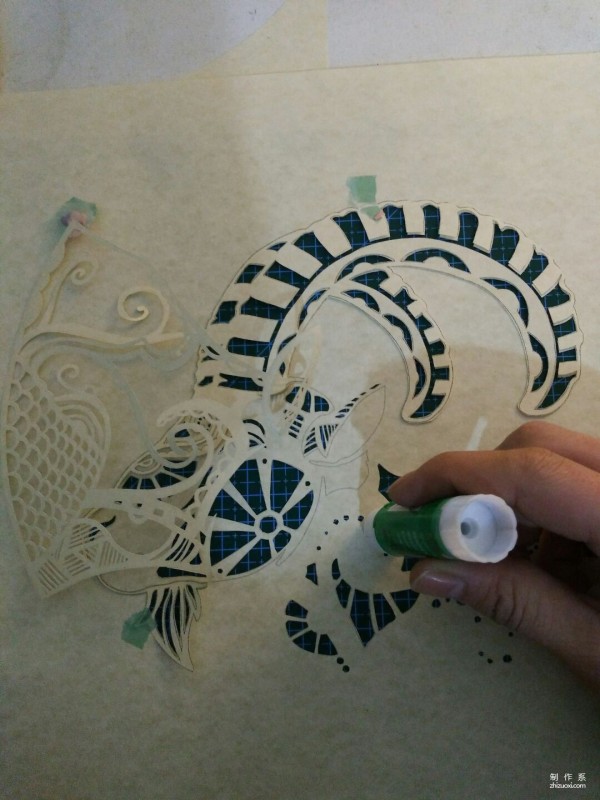 Tutorial on hand-carving pattern of paper-cut Capricorn handmade lampshade