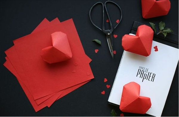 Full picture of simple three-dimensional love origami tutorial, environmentally friendly and beautiful