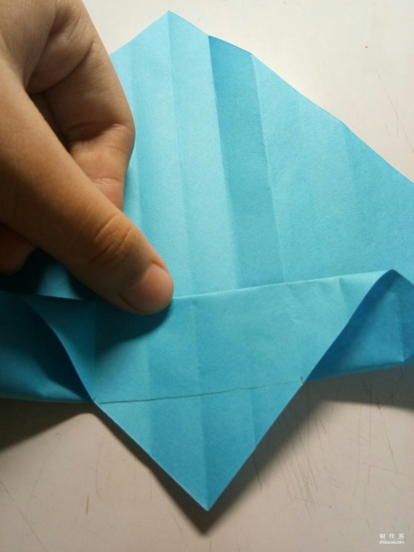 Origami goldfish, how to make a beautiful little fish by hand.