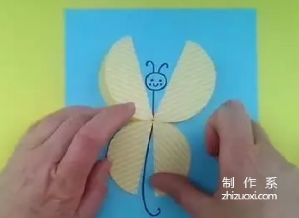 Simple DIY method for children to make butterfly patterns by hand