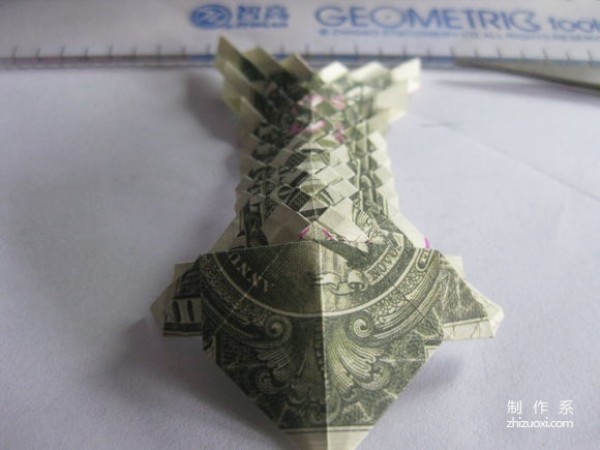 Detailed tutorial of dollar carp origami banknote real shot pictures