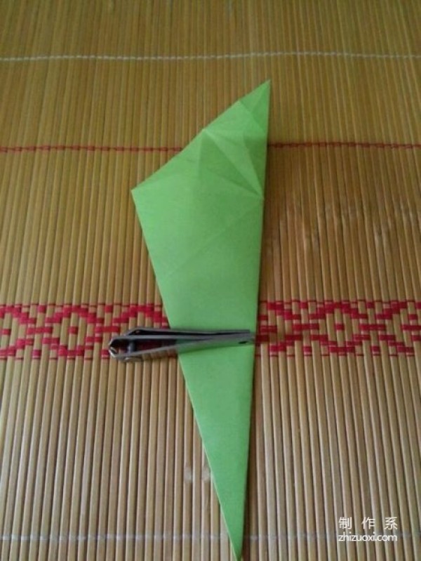 Illustrated origami tutorial to teach you how to fold a flower-thousand-bone sugar baby insect