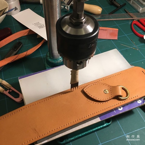 The production process of Hermès classic saddle bag