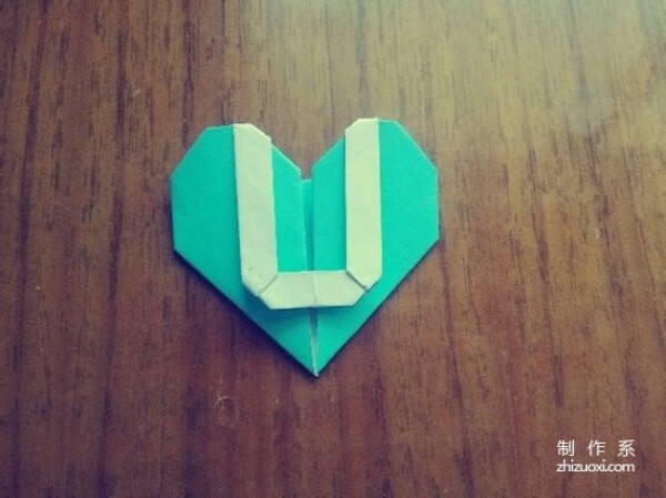 Hand-made origami real-shot illustrated tutorial of the English letter LOVE U