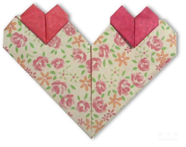 Five ways to make origami hearts. Illustrated step-by-step tutorial on how to make origami hearts.