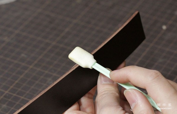 Make a bridle leather belt using an acrylic belt ruler