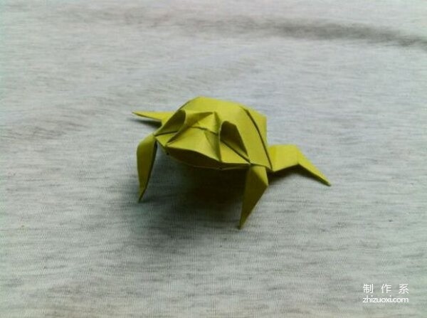 A complete tutorial on how to make origami toads and frogs