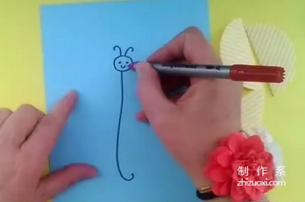 Simple DIY method for children to make butterfly patterns by hand