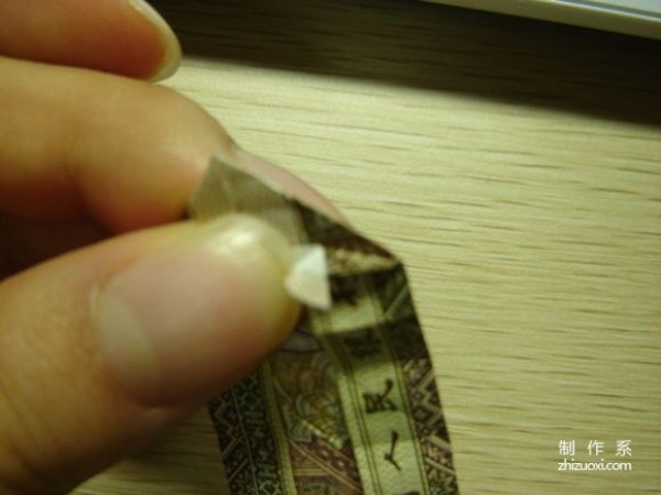 Illustrated tutorial for DIY handmade origami camera toys using RMB or US dollar banknotes