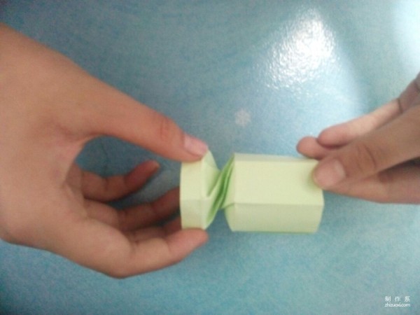 Tutorial on how to make origami DIY candy box