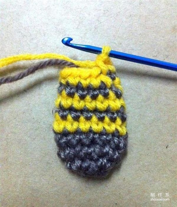 DIY handmade cute little bee ornaments with wool crochet