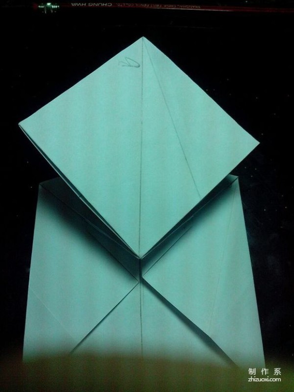 A real-life illustrated tutorial on how to make Aiswan paper box origami