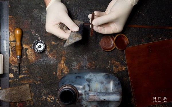 Making a cylindrical glasses case