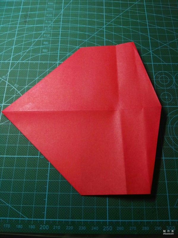 Illustrated tutorial on the origami method of the cute little fox