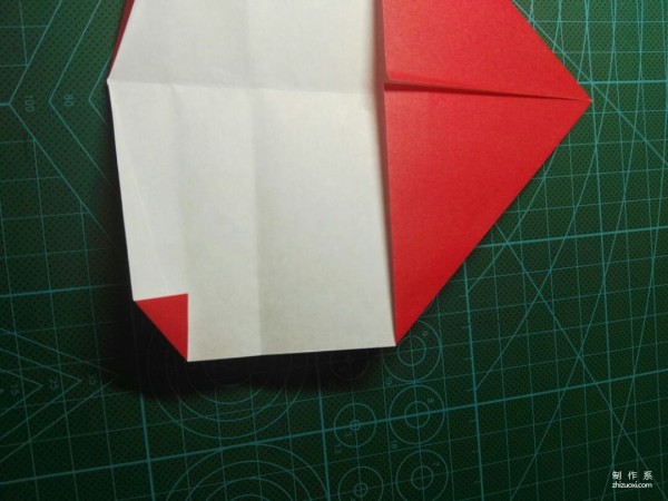 Illustrated tutorial on the origami method of the cute little fox