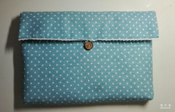 Handmade fabric making tutorial teaches you how to make a simple and beautiful little blue computer protection bag