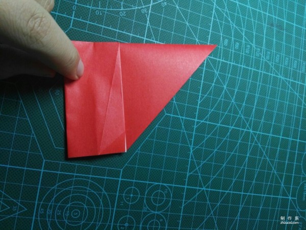 Illustrated tutorial on the origami method of the cute little fox